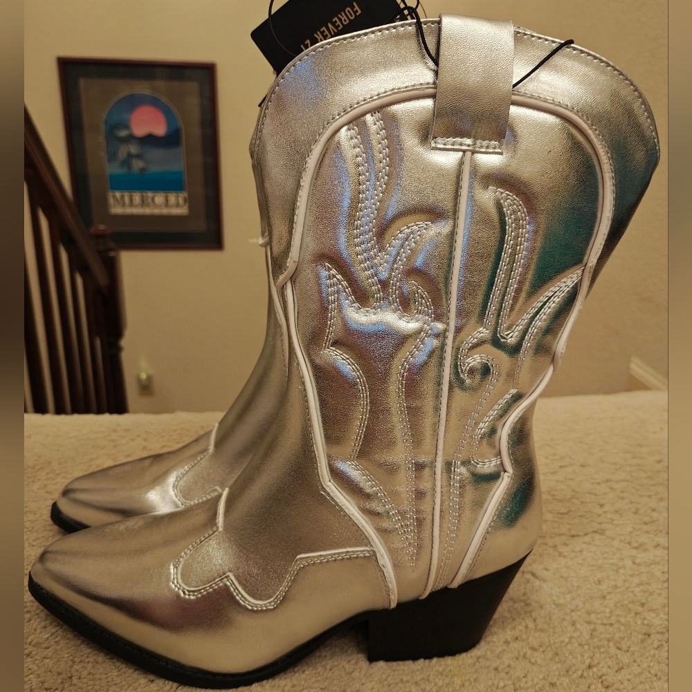 New Forever 21 Silver Metallic Western Cowboy Boots. - Picture 8 of 10